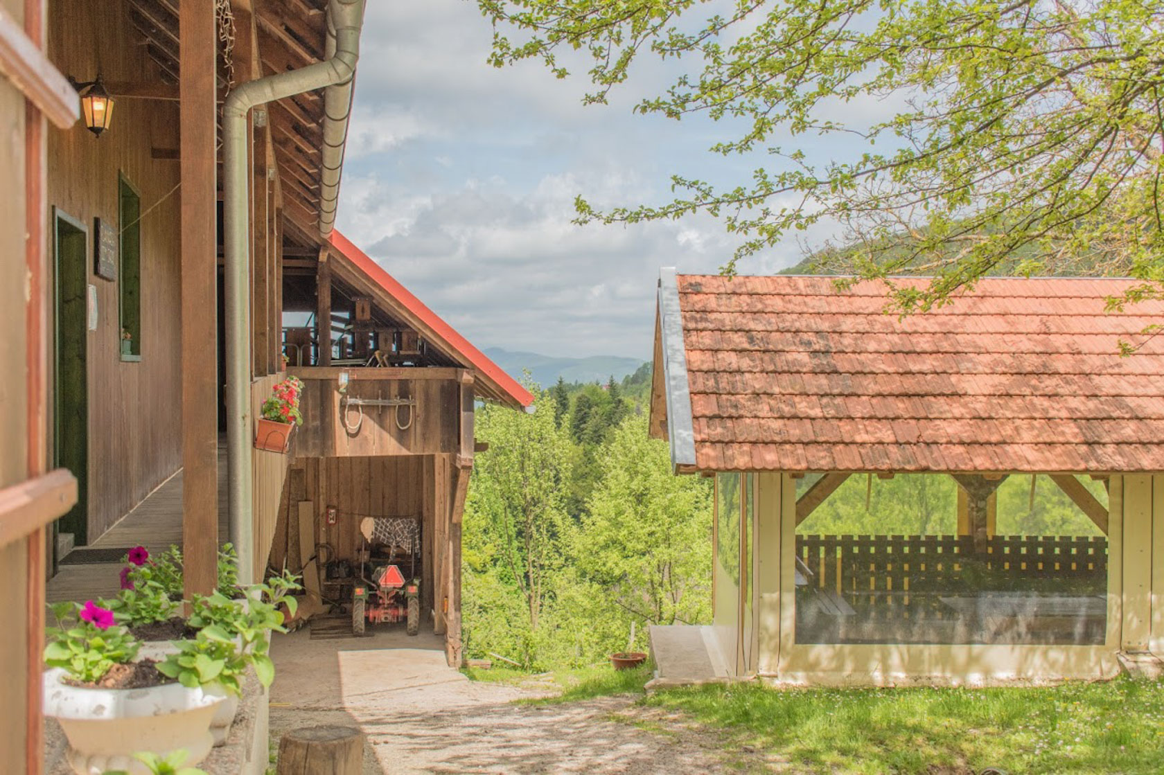 Planinarski dom Skrad — pogled izvana